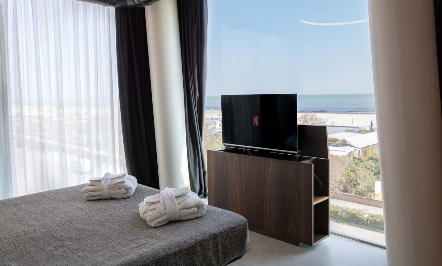 hotelcommodore en suite-sea-view-cervia 005